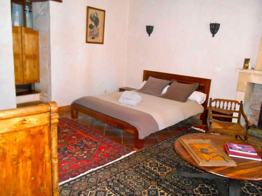 Sous Les Marronniers Bed & Breakfast Petit-Palais-et-Cornemps Ruang foto